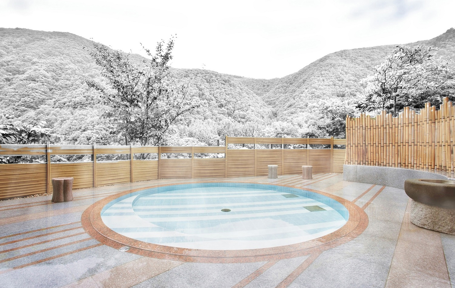 湯量豊富な天然温泉